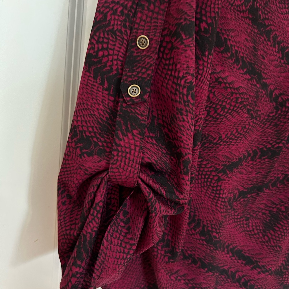 Anne Klein Black and Cabernet Blouse XL - EUC - Picture 4 of 10